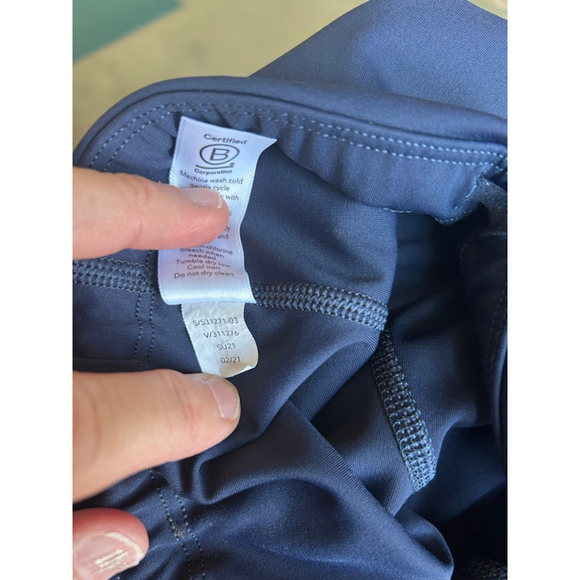 Women's Athleta Ultimate Stash Pocket 7" Athletic Shorts S Navy - Picture 7 of 10